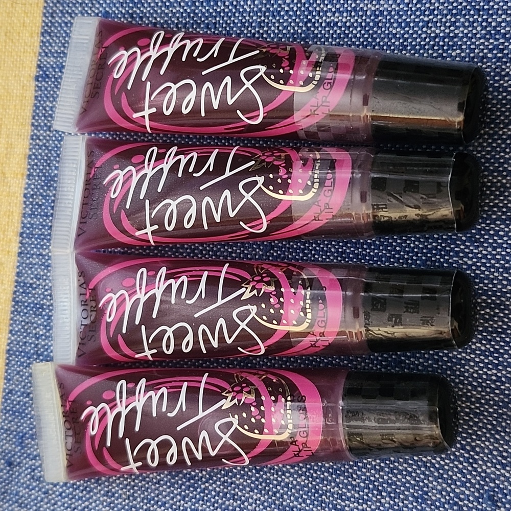 Victoria's Secret Berry Lip Balm and Gloss Set of 4 sweet truffle